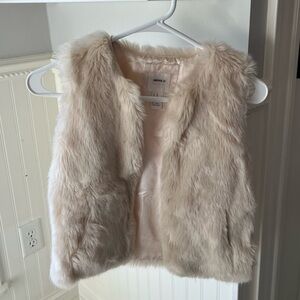 WINTER READY! Forever 21 Girls Faux Fur Vest. Looks Brand New!! Size: 7/8.